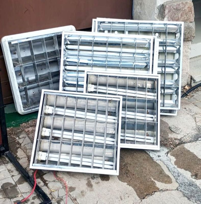 Lote siguiente: Luminarias de Embutir para Techos de Yeso o PVC