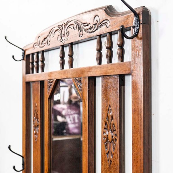 Recepción en roble con espejo biselado y detalles de madera - imagen 2