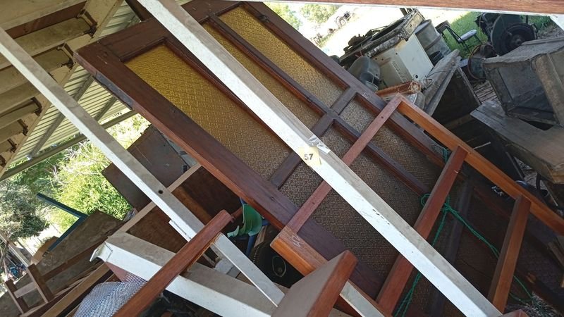 Lote anterior: Escalera metálica con escalones de madera en buen estado