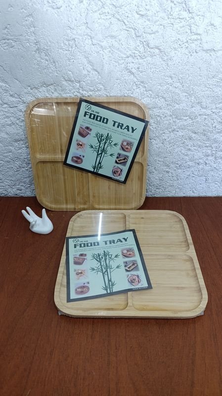 Lote anterior: Bamboo Tray with Compartmentalized Design