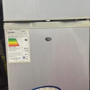 Refrigerador/heladera compacto de dos puertas de la marca Queen - imagen 1