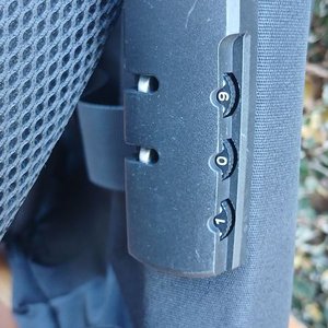 Mochila Urbana Antirrobo con Puerto USB y Candado de Combinación - imagen 4