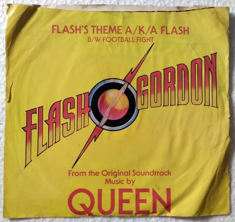 Lote siguiente: Vinilos de Queen: Flash Gordon y Football Fight