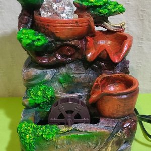 Lote siguiente: Fuente de Agua Decorativa con Luz y Rueda de Molino