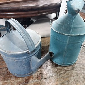 Lote anterior: Lote de 2 Regaderas Antiguas de Metal Celeste