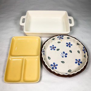 Lote siguiente: Centro de Porcelana con Canasto de Mimbre y Bandeja Dividida Amarilla