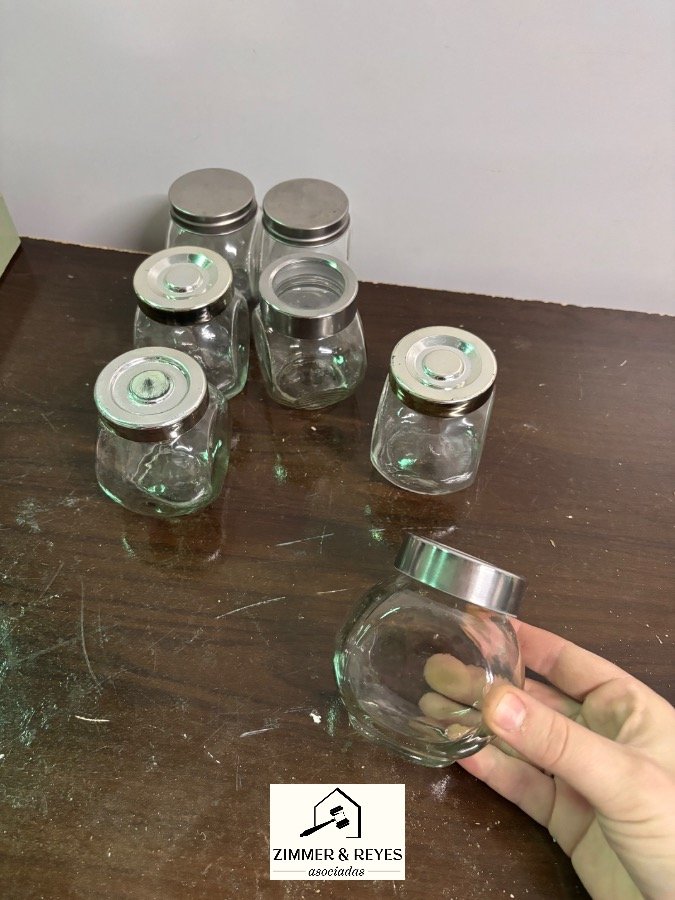 Set de 7 Frascos de Vidrio con Tapa Metálica para Condimentos