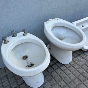 Lote de Inodoro, Bidet y Pileta de Baño Blancos - imagen 5