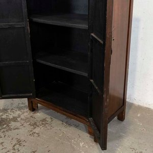 Mueble Oriental de Madera Oscura con Puertas y Herrajes de Bronce - imagen 2