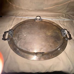 Bandeja Oval Antigua de Metal Plateado con Asas Ornamentadas - imagen 3