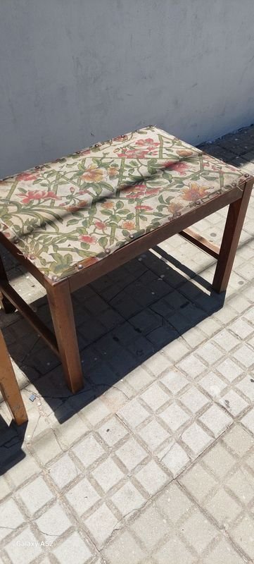 Silla y banqueta en madera, diseño antiguo - imagen 3