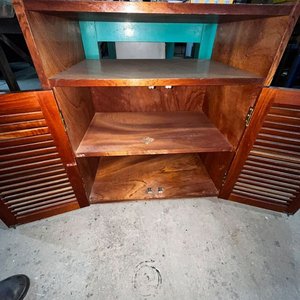 Mesa de TV de Madera Maciza con Puertas - imagen 2