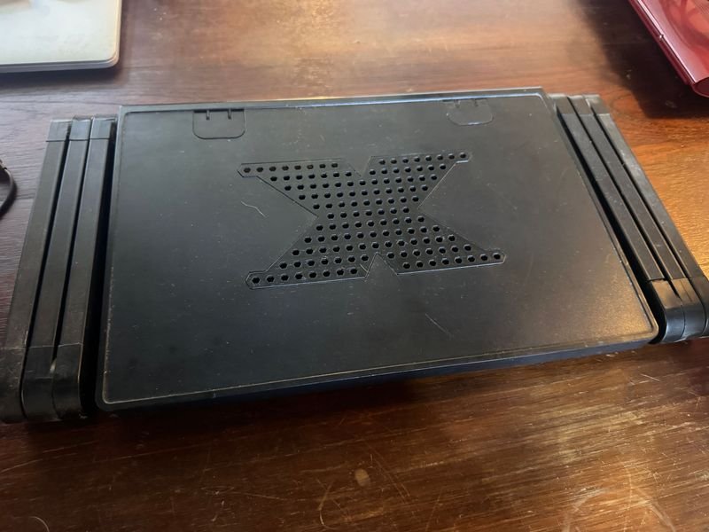 Mesita plegable para PC de la marca Kolke