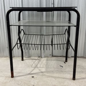 Mesa Auxiliar Estructura Metal Negro y Vidrio - imagen 1