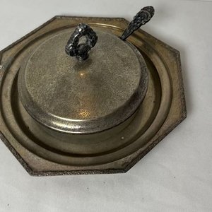 Dulcera Antigua de Vidrio Esmerilado y Metal Repujado con Pala - imagen 4