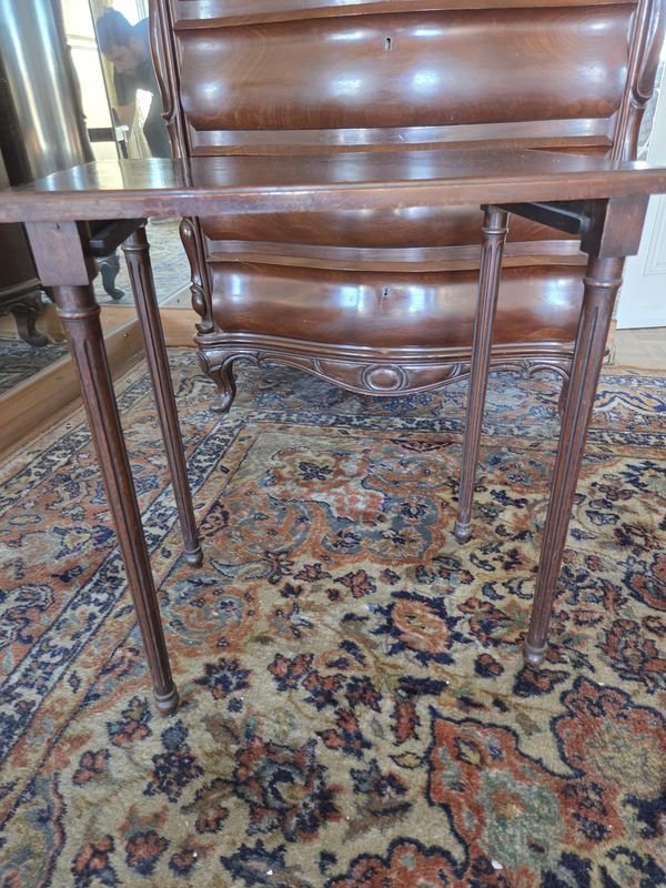 Mesa inglesa de madera con patrones y estilo clásico - imagen 4