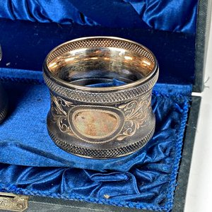Par de Servilleteros de Plata con Estuche Original - imagen 2