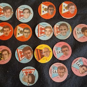 Lote siguiente: Lote de Figuritas de Cartón de Equipos de Fútbol Antiguos