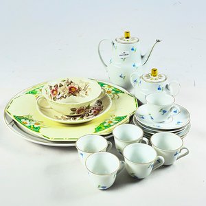 Lote anterior: Juego de Vajilla Inglesa Antigua: Plato de Masas, Fuente, Tazas de Consomé y Azucarero