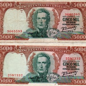 Lote siguiente: Billete de 5000 Pesos Uruguayos Serie C