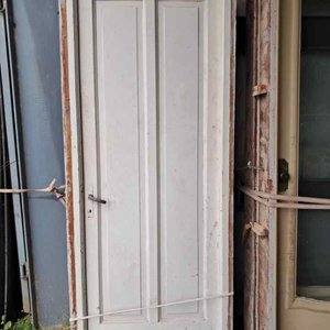 Lote anterior: Puerta Antigua de Madera Blanca Estilo Clásico