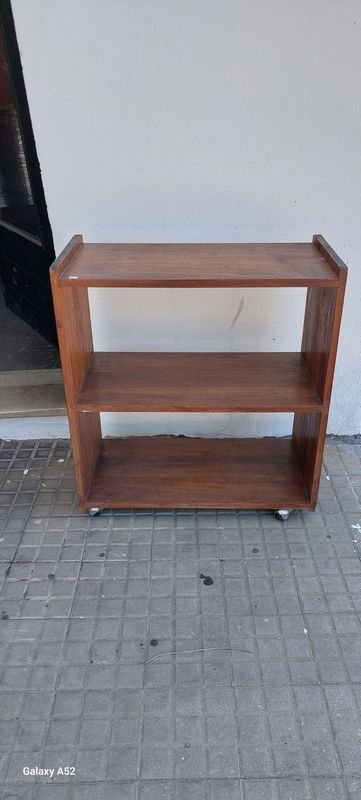 Lote siguiente: Pórtico de TV en madera de 2 niveles