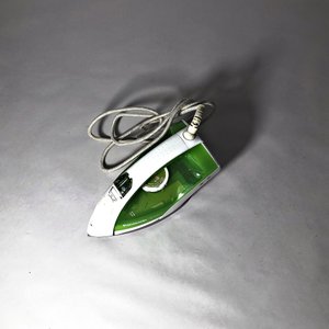 Plancha Eléctrica Panasonic NI-E300T Blanca y Verde - imagen 1