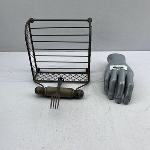 Servilletero de Metal con Mango de Madera y Tenedor - imagen 4