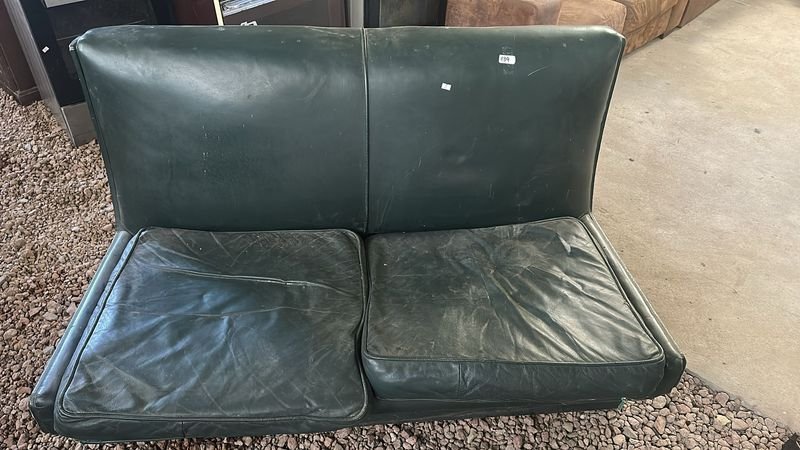 Sillon verde dos cuerpos usado con averías - imagen 2