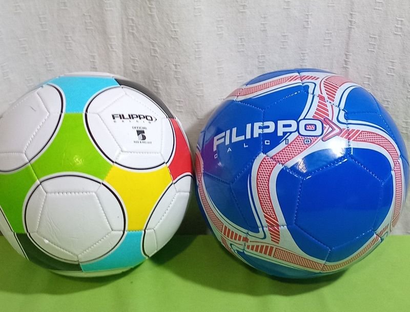 Pelotas de fútbol de colores