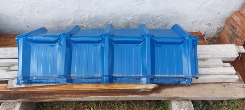 Cumbreras Metálicas Azules para Techo