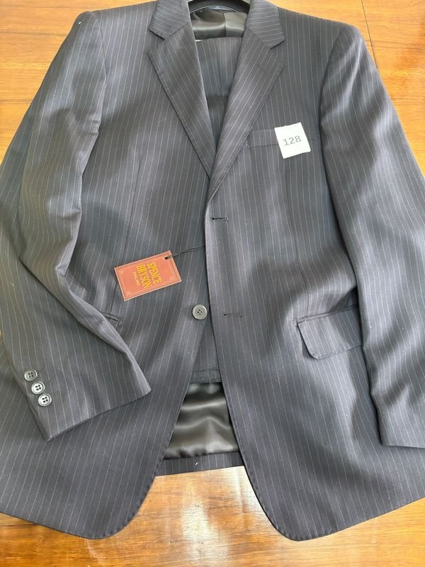 Traje de Vestir Rayado Talle 50 Spence Bryson