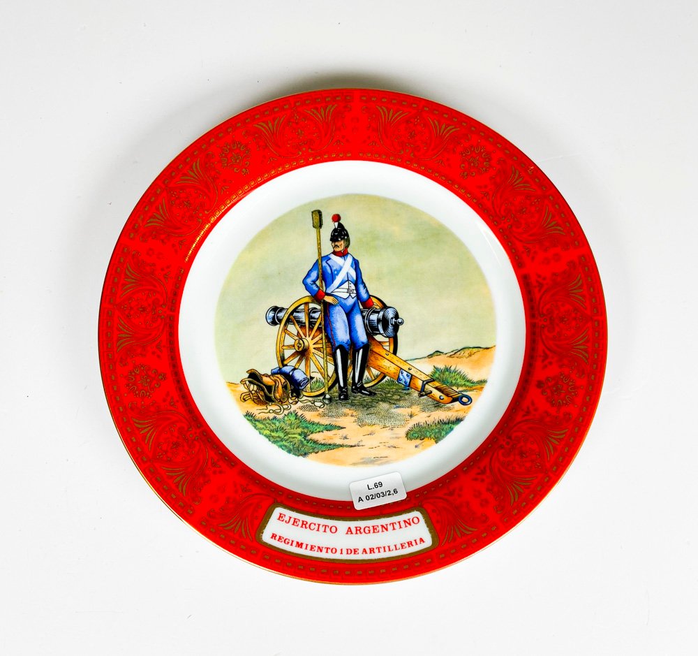 Lote anterior: Plato de loza Ejército Argentino, diámetro 25 cm