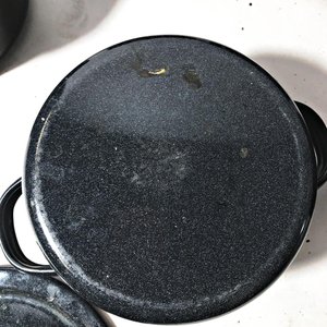 Lote de 5 Ollas Esmaltadas Negras con Tapa - imagen 3