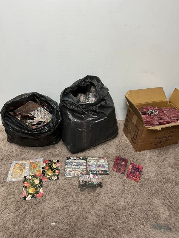 Lote de Porta Retratos y Porta Labiales con Diseños Florales - imagen 1