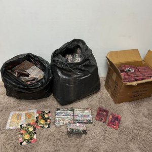Lote anterior: Lote de Porta Retratos y Porta Labiales con Diseños Florales