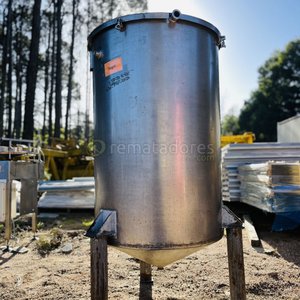 Lote siguiente: Tanque Industrial de Acero Inoxidable con Sistema de Llenado y Etiquetado