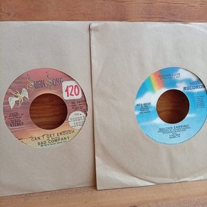 Lote anterior: Dos discos simples: Bad Company "Can't Get Enough" (1974) y Golden Earring "Radar Love" (1973)