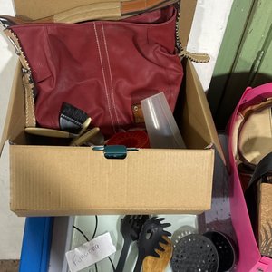 Lote siguiente: Set de Utensilios de Cocina y Cartera Roja