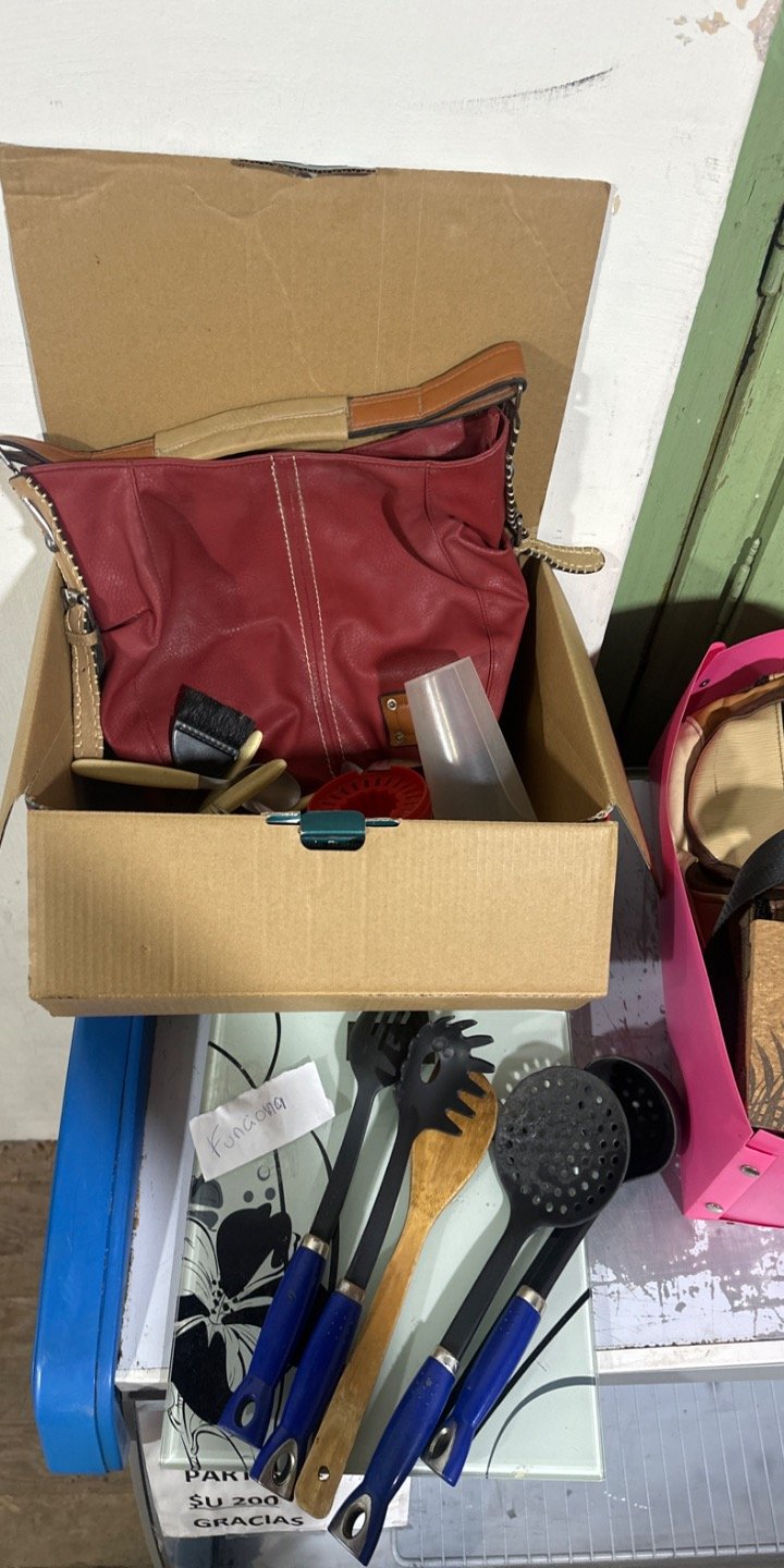 Set de Utensilios de Cocina y Cartera Roja