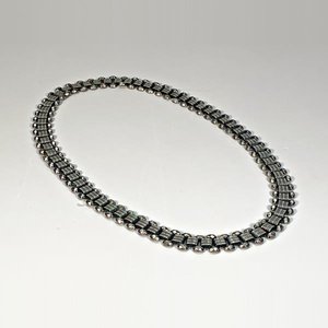 Lote siguiente: Collar Art-Deco de Metal con Eslabones - 39 cm