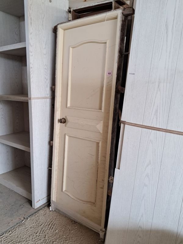 Puerta de Tablero Moldurado en Cedro
