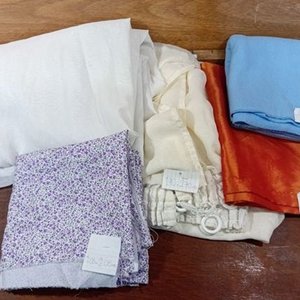 Lote de Cortinas y Telas: Voile Crudo, Baño, Viyela y Polar - imagen 2