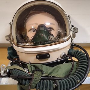 Casco de Piloto Chino TK4-A Presurizado para Vuelos de Altitud - imagen 1
