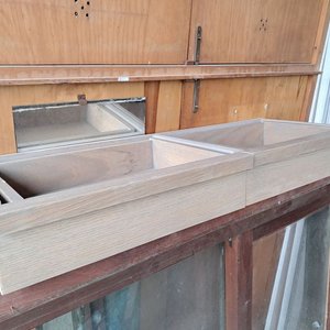 Lote siguiente: Cajonero Bajo Mesada de Roble con 2 Cajones