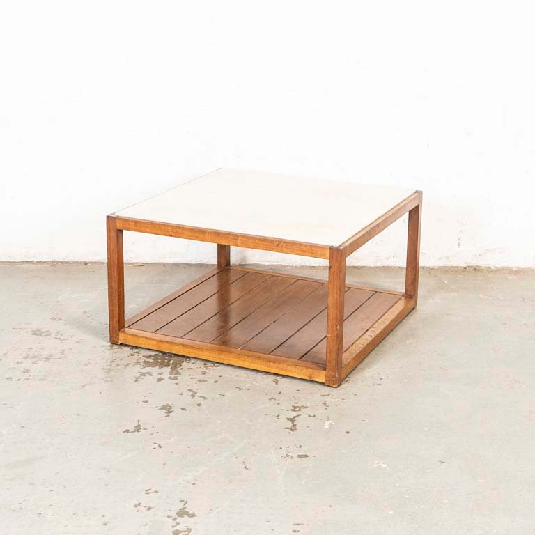 Lote anterior: Mesa de living con tapa de mármol y estante