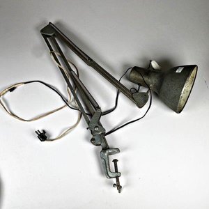 Lote anterior: Lámpara de Escritorio Articulada de Metal con Pinza