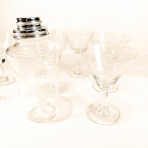 Set de 7 Copas Talladas y Coctelera Metálica con Jarra de Cristal - imagen 2