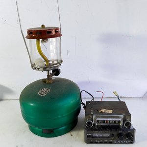 Lote anterior: Garrafa Supergas Verde con Farol, 2 Autorradios Antiguas y Plásticos de Vehículo