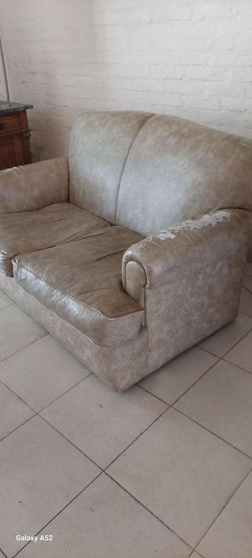 Sofá de cuero en excelente condición - imagen 7